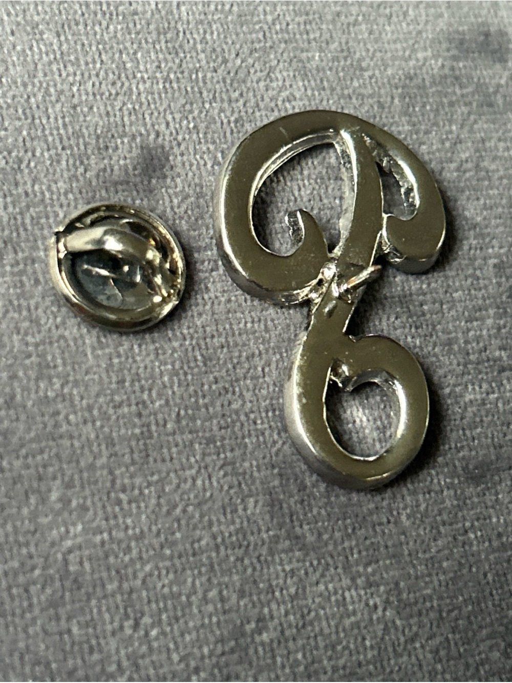 Rhinestone Script Letter 'P' Pin - Picture 3 of 3